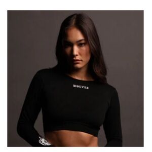 Darc Sport - Savage L/S "Everson Seamless" Super
Cropped Top in Black
